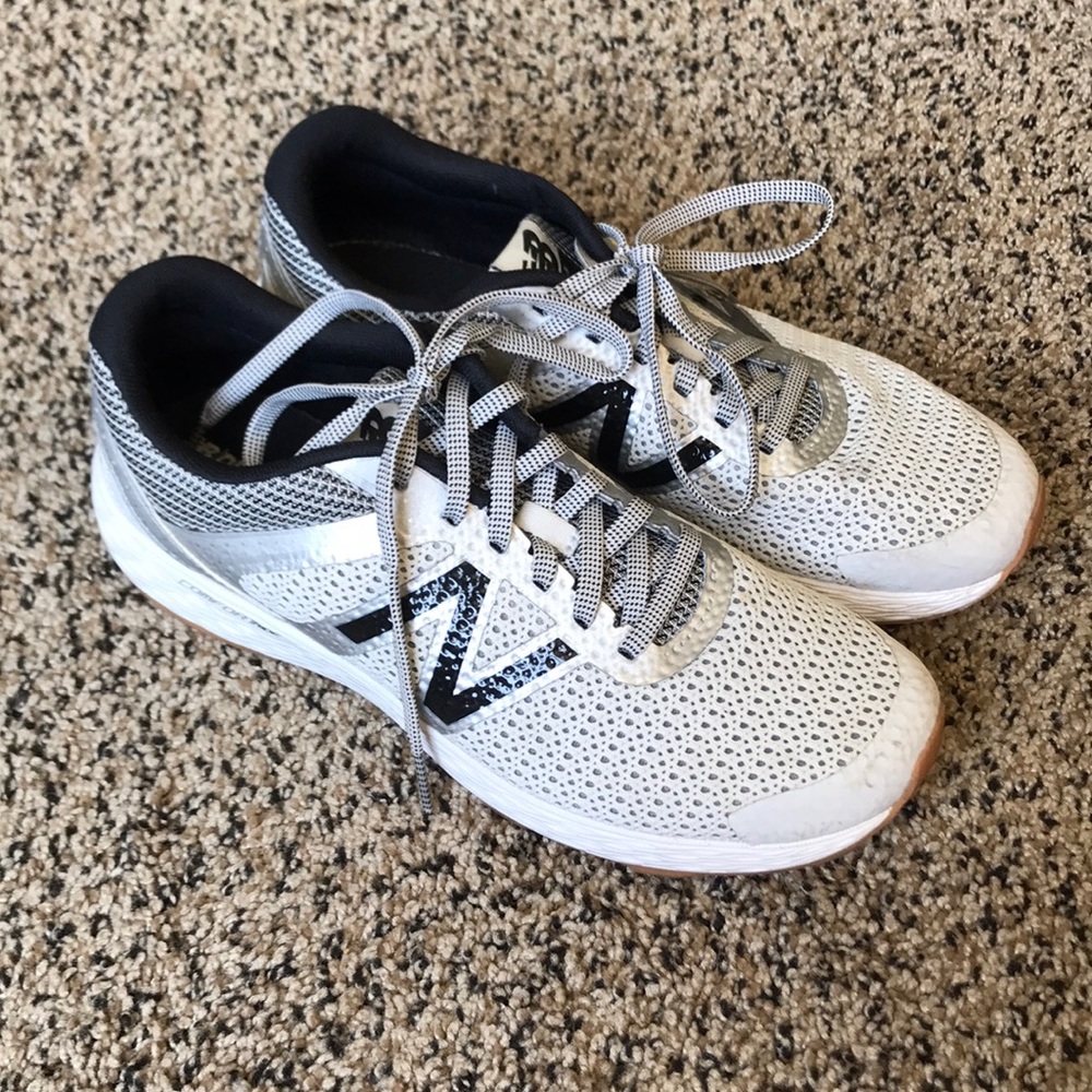 New balance tennis shoes